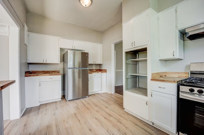 Primary Photo - Freshly Updated 3 Bedroom House