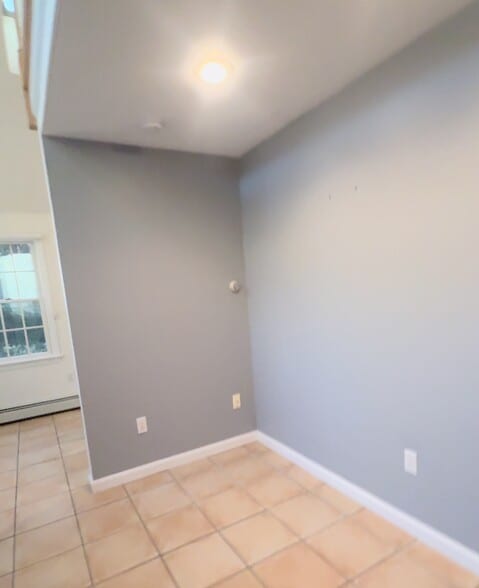 Building Photo - 94 Country Club Dr