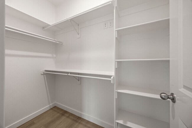 Building Photo - 2602 SW Convent St