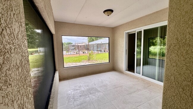 Building Photo - 3252 Golfview Rd