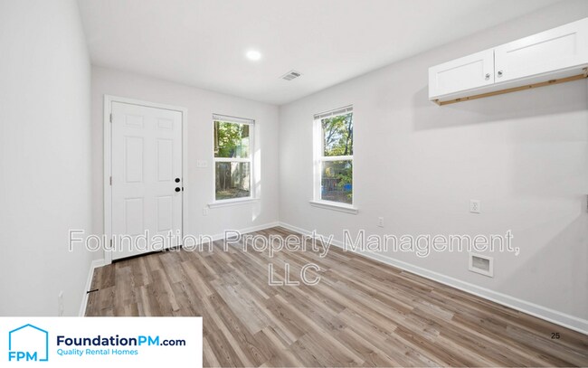 Building Photo - 1398 E Barton Ave