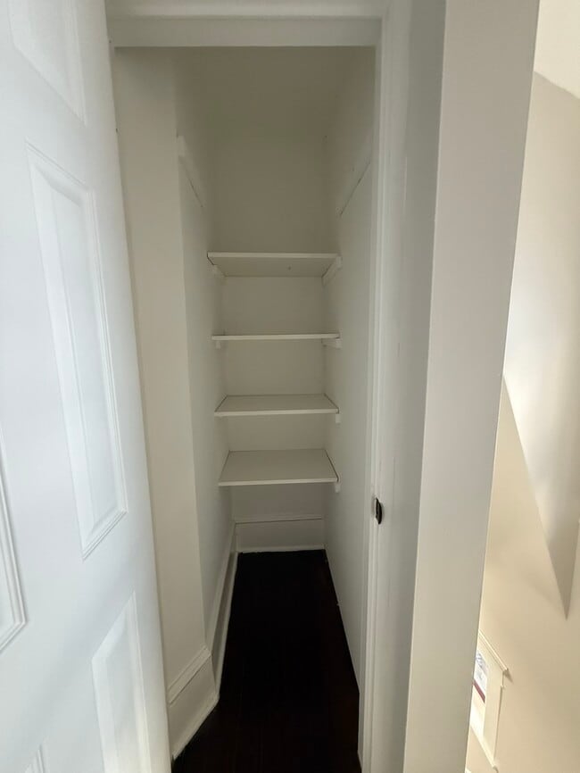 Building Photo - 438 Neville St