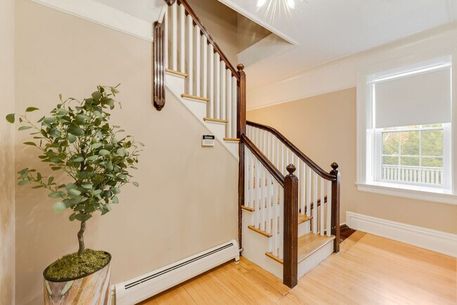 Building Photo - 64 Montebello Rd