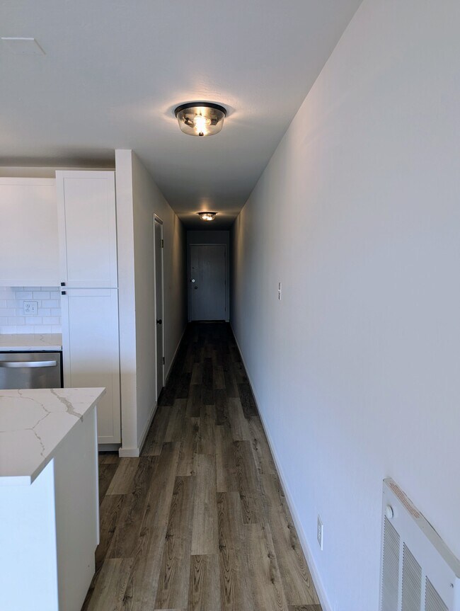 Building Photo - 32nd Ave