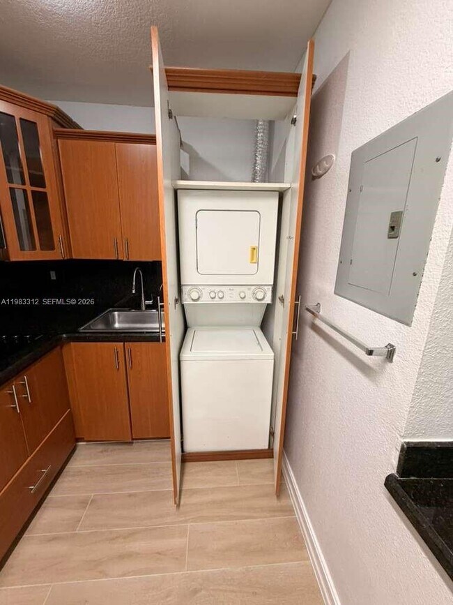 Building Photo - 7928 Harding Ave