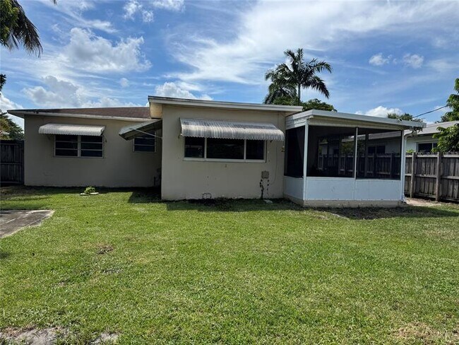 Building Photo - 1401 N 31st Rd