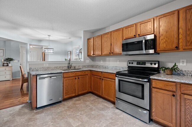 Building Photo - Fantastic 4 Bedroom, 3 Bath home near Brier Creek & RDU, Fenced-in Yard, Bonus Room, Pet Friendly!