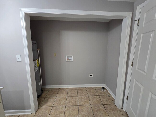 Building Photo - NEW LISTING!!!!!