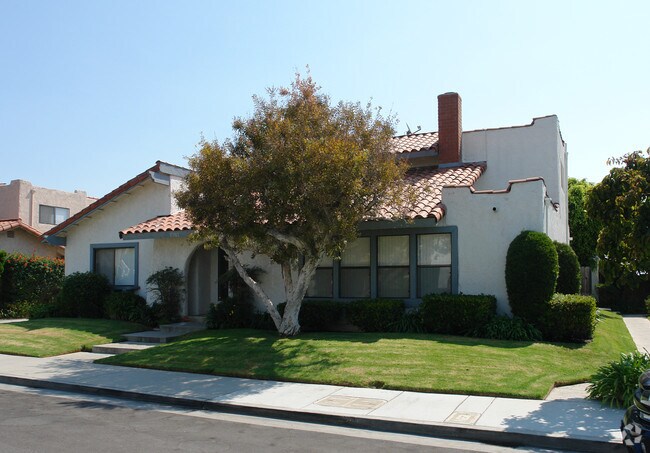 Primary Photo - Harbor Bluffs Apartments