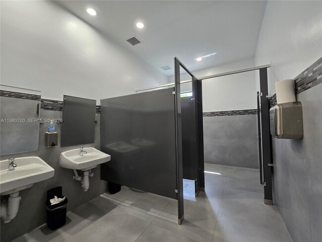 Building Photo - 2620 S University Dr