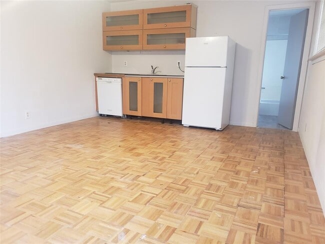 Building Photo - 609 Bissonet Ln