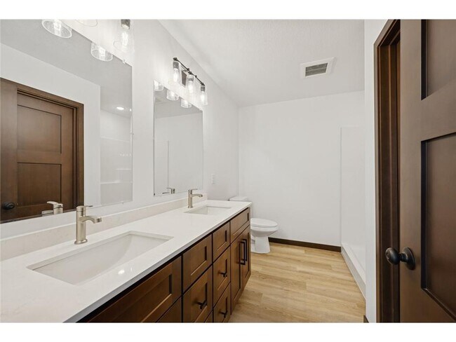 Building Photo - 18061 Walnut Circle