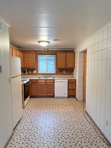 Building Photo - 437 College Ave