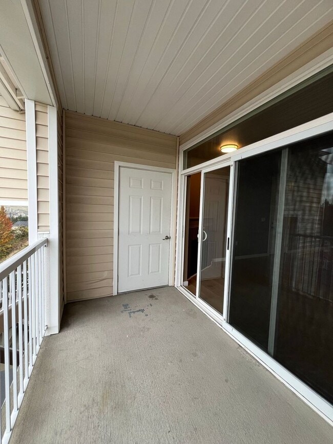 Building Photo - Beautiful Waterford Crossing 2 bedroom Con...