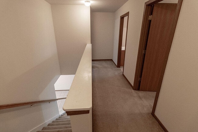 Building Photo - 5000 Derby Ridge Dr