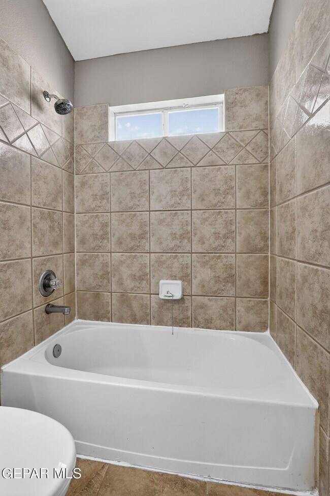 Building Photo - 9128 Bur Oak Cir