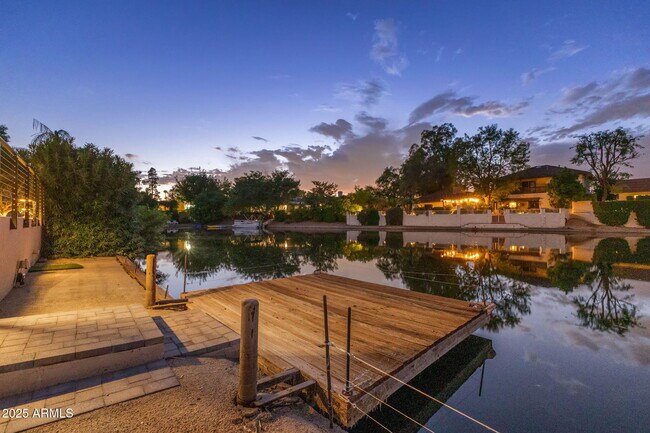 Building Photo - 7620 E Vía Del Placito