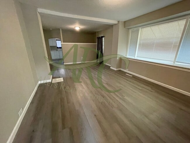 Building Photo - 1640 E Orman Ave