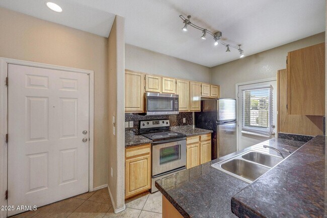 Building Photo - 2929 W Yorkshire Dr