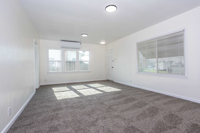 Building Photo - 312 S Myrtle St