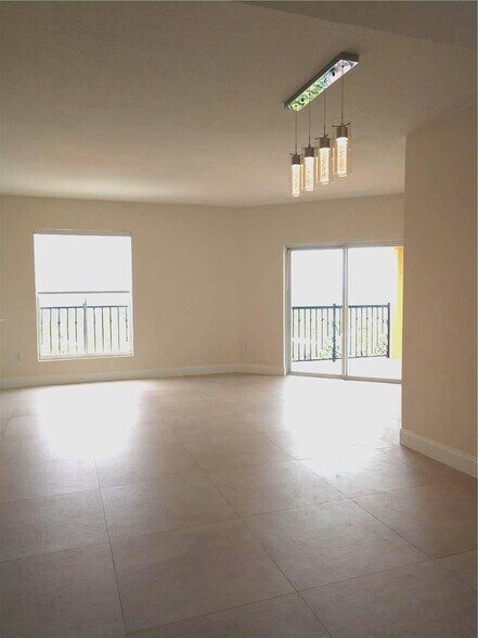 Building Photo - 1627 SW 37th Ave