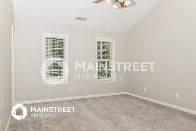 Building Photo - 120 Hollow Ct