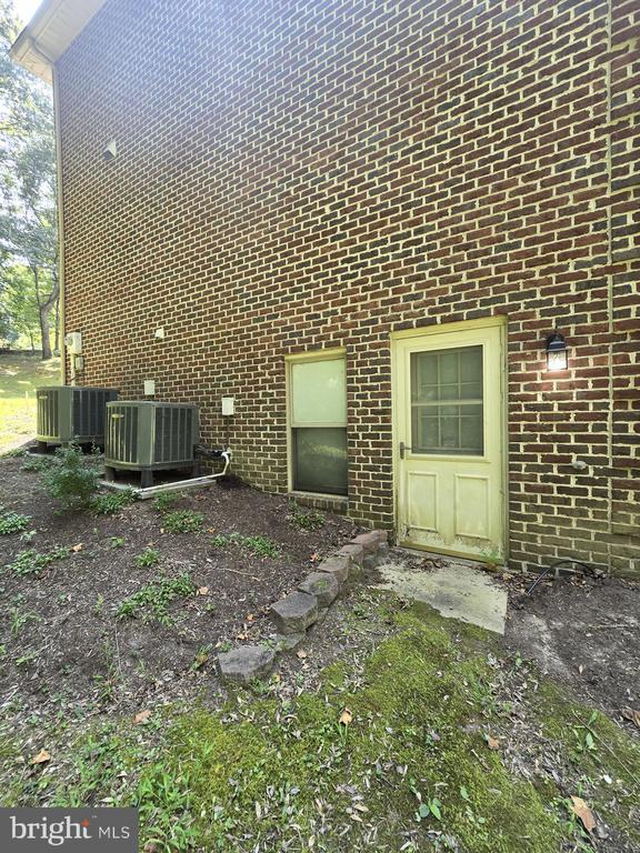 Building Photo - 16801 Old Field Ln