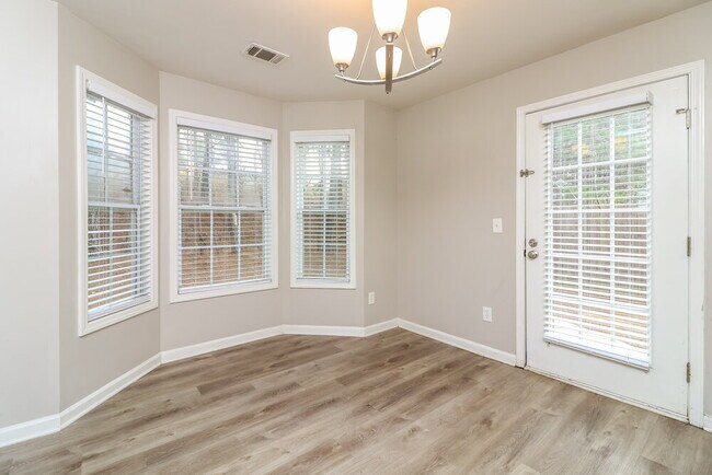 Building Photo - 5701 Castlebrook Dr