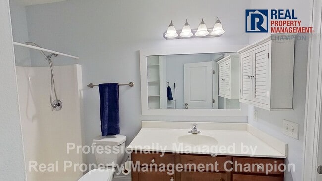 Building Photo - End Unit Townhome on One Level
