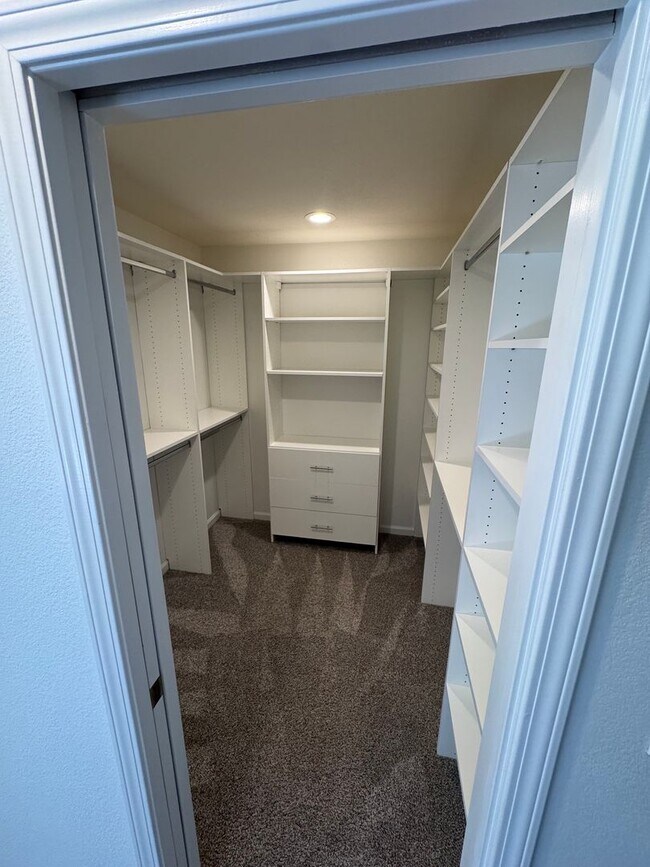 Building Photo - Beautiful Fieldcreek Ranch Exclusive Home