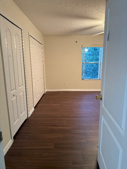 Building Photo - 6530 Lake Pembroke Pl