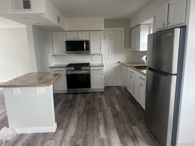 Building Photo - 216 E Hudson St