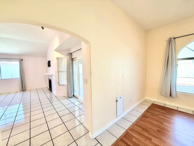 Building Photo - Spacious 4-Bedroom, 2-Bathroom Single-Stor...