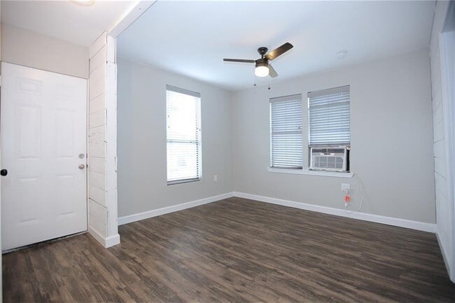 Building Photo - 5917-1-5912 Sherman St