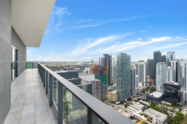 Building Photo - 1451 Brickell Ave