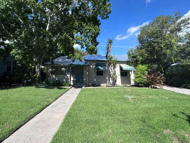 Building Photo - Charming 1946 Downtown Melbourne Bungalow — Renovated & Walkable to Everything!