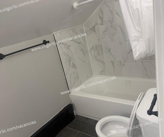 Building Photo - For Rent! 4 bedrooms , 2-full bath Home