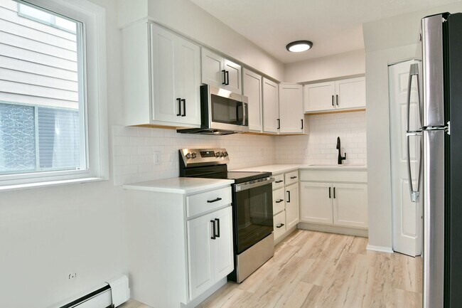 Building Photo - 72-78 S Roanoke