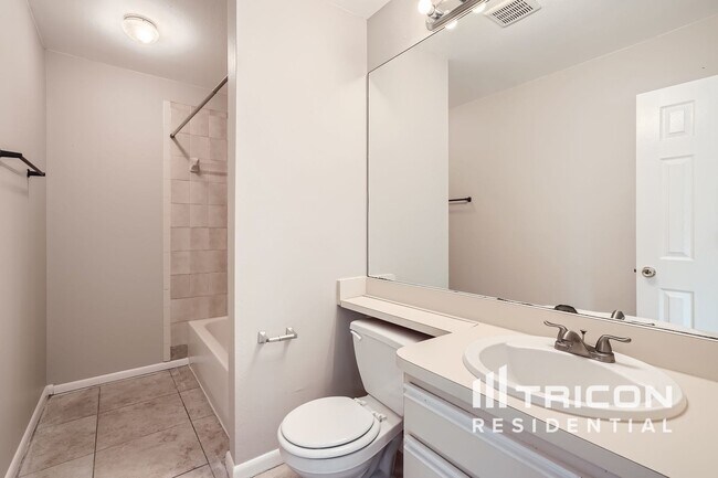 Building Photo - 10206 Deepbrook Dr