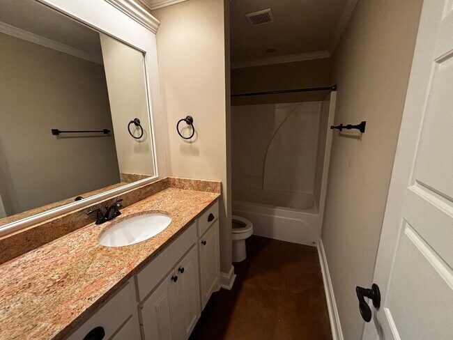 Building Photo - 221 Greenfield Ridge Dr