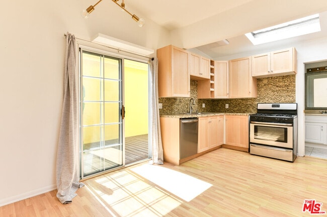 Building Photo - 420 Altair Pl