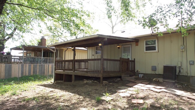 Building Photo - AVAILABLE! Beautiful 3 Bedroom Home in Nor...