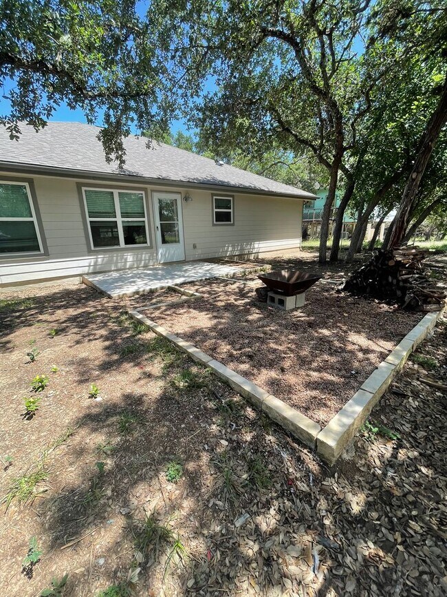 Building Photo - NEW ON MARKET