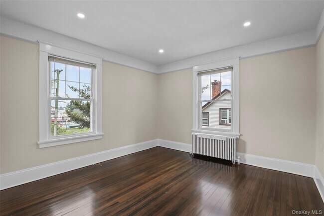 Building Photo - 135 Ashford Ave