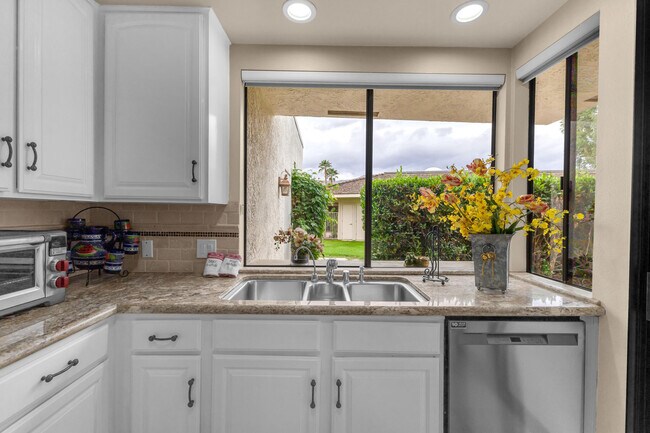 Building Photo - 31 Stanford Dr