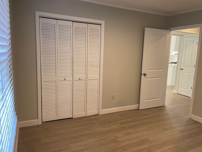 Building Photo - 752