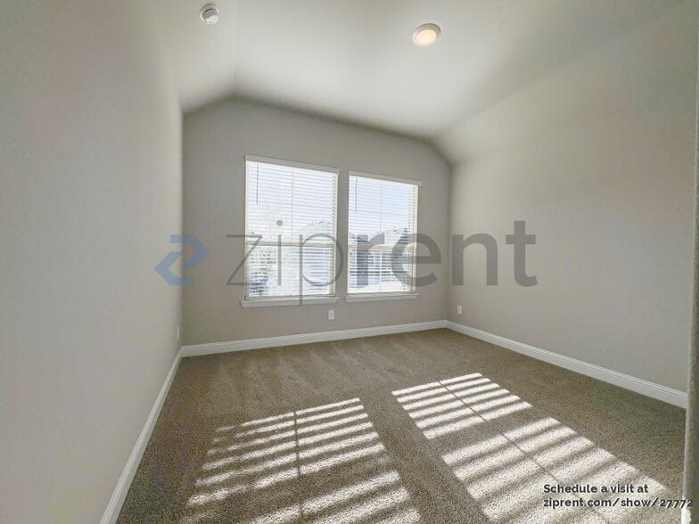 Building Photo - Unit