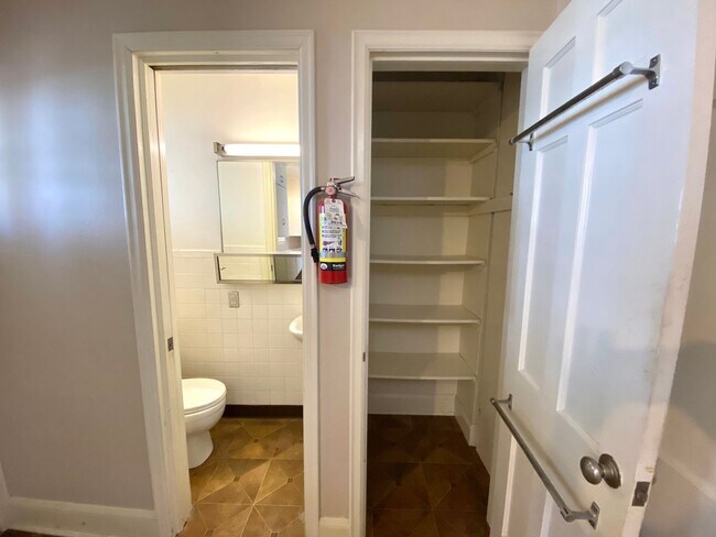 Building Photo - Stunning Historic 4 Bed Home Near NDSU