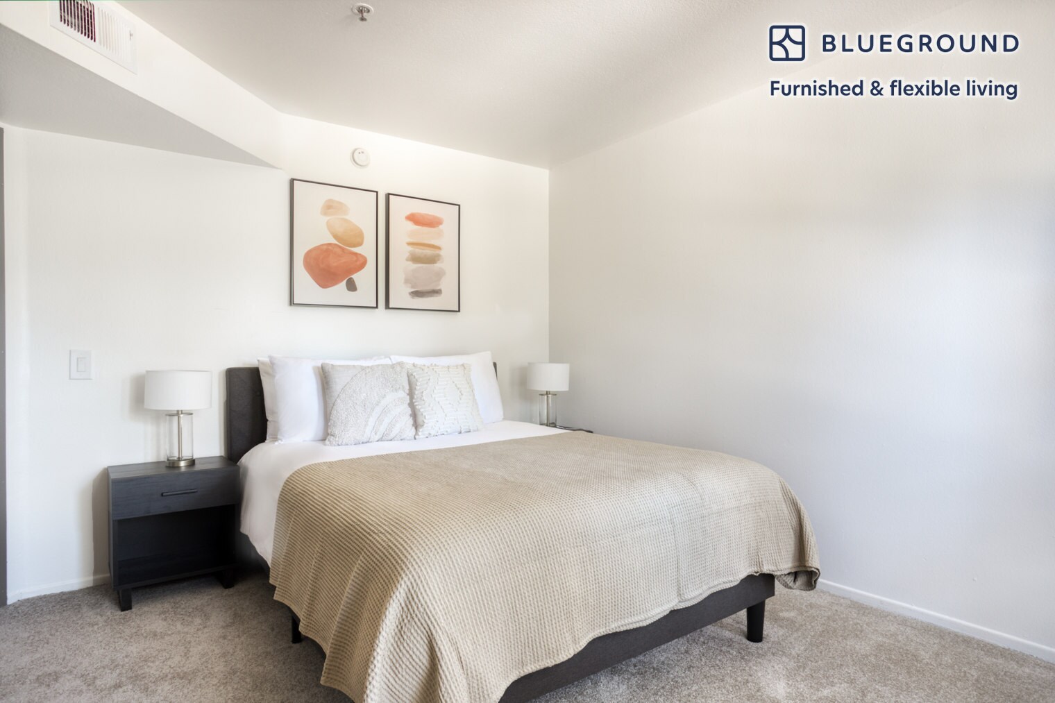 Building Photo - 10989 Bluffside Dr