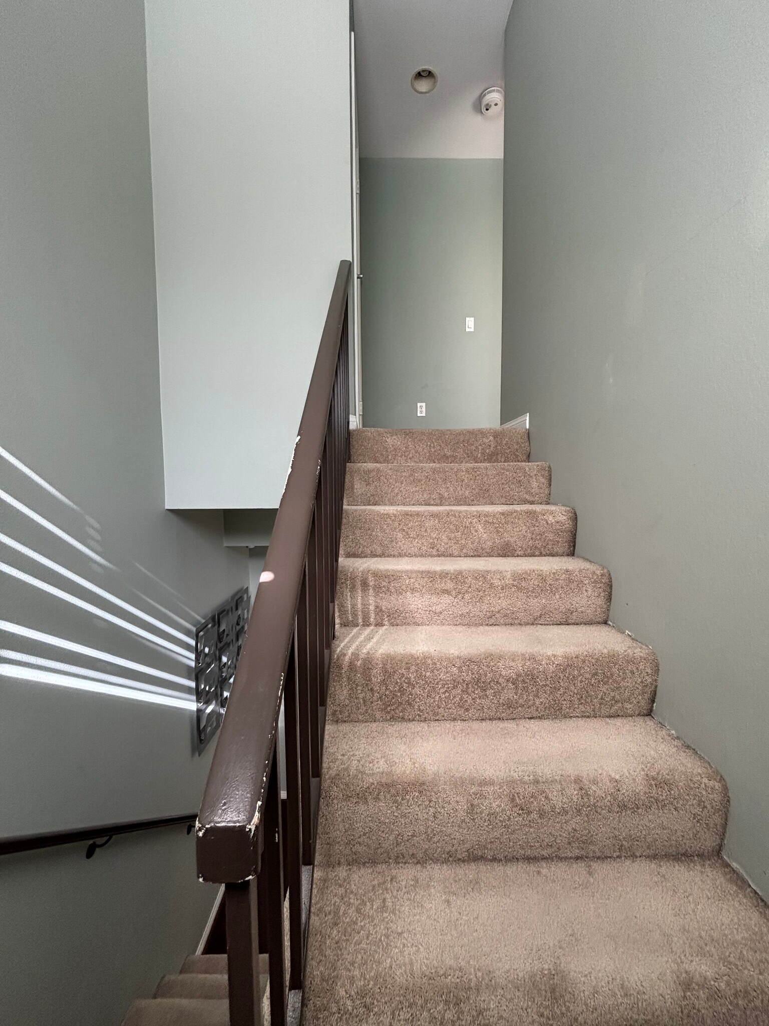 Building Photo - 111 S Oak Knoll Ave